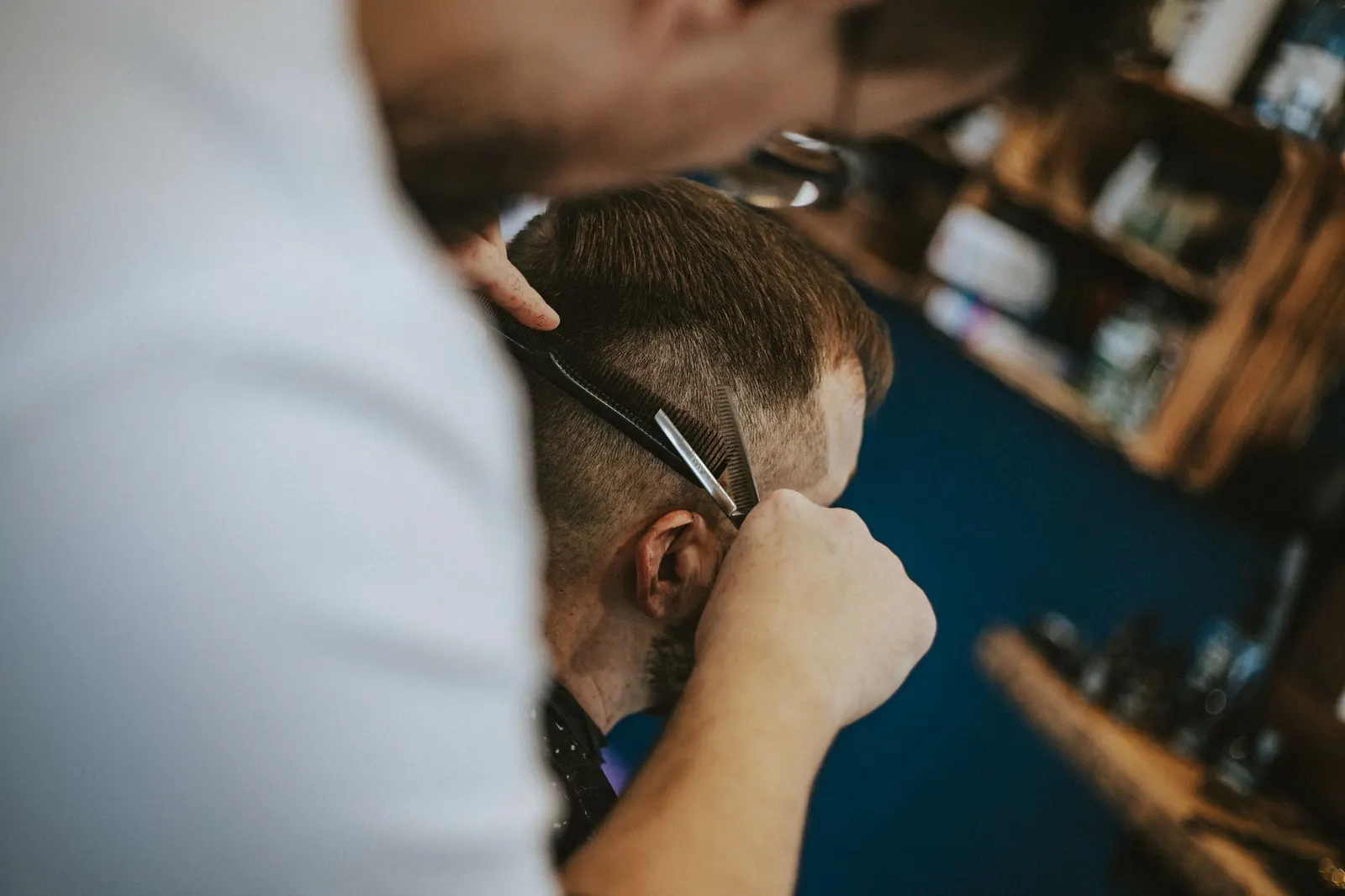 Espace shampooing spacieux et contemporain